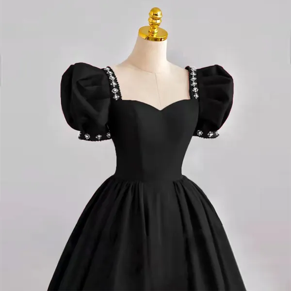 Vintage Czarne Sukienki Wieczorowe Sukienki Na Bal 2022 Princessa Skrzyżowane Pasy Frezowanie Bufiasta Kótkie Rękawy Bez Pleców Jednolity kolor Długie Satyna Kwadratowy Dekolt Taniec Sukienki Wizytowe